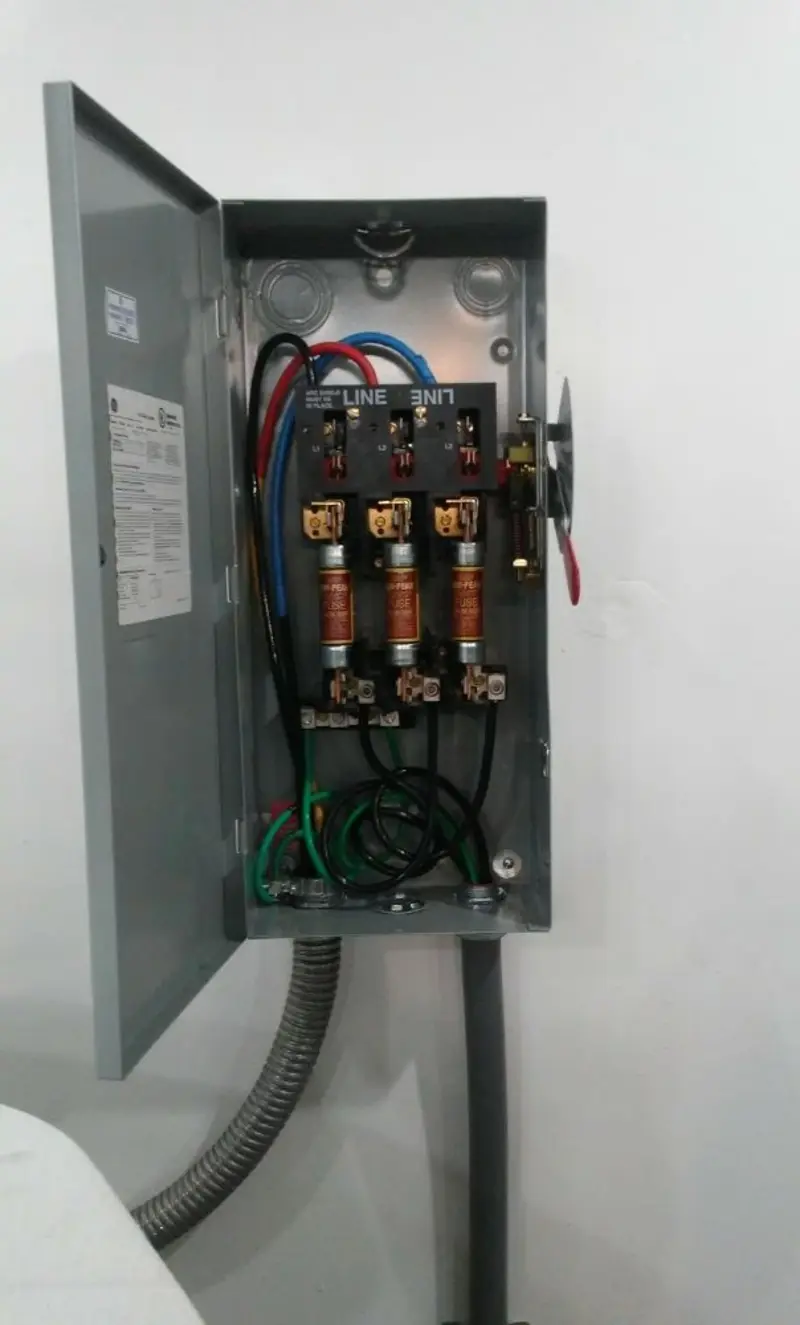 Three-phase disconnect switch installed for Smoke Detector Installation in South Gate Ridge